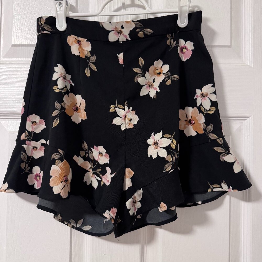Dynamite Ruffle Short